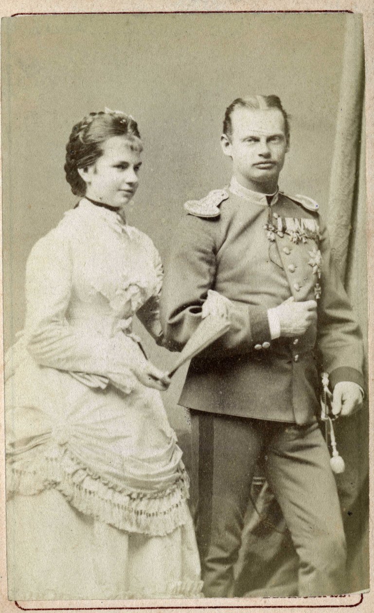 Portret Gisele Louise Marie, arcyksiężnej Austrii i księżnej Baviere (1856-1932) z księciem Leopoldem z Baviere (1846-1930). Kolekcja zdjęć „Żołnierzom z minionych lat”. autorstwa Austrian Photographer