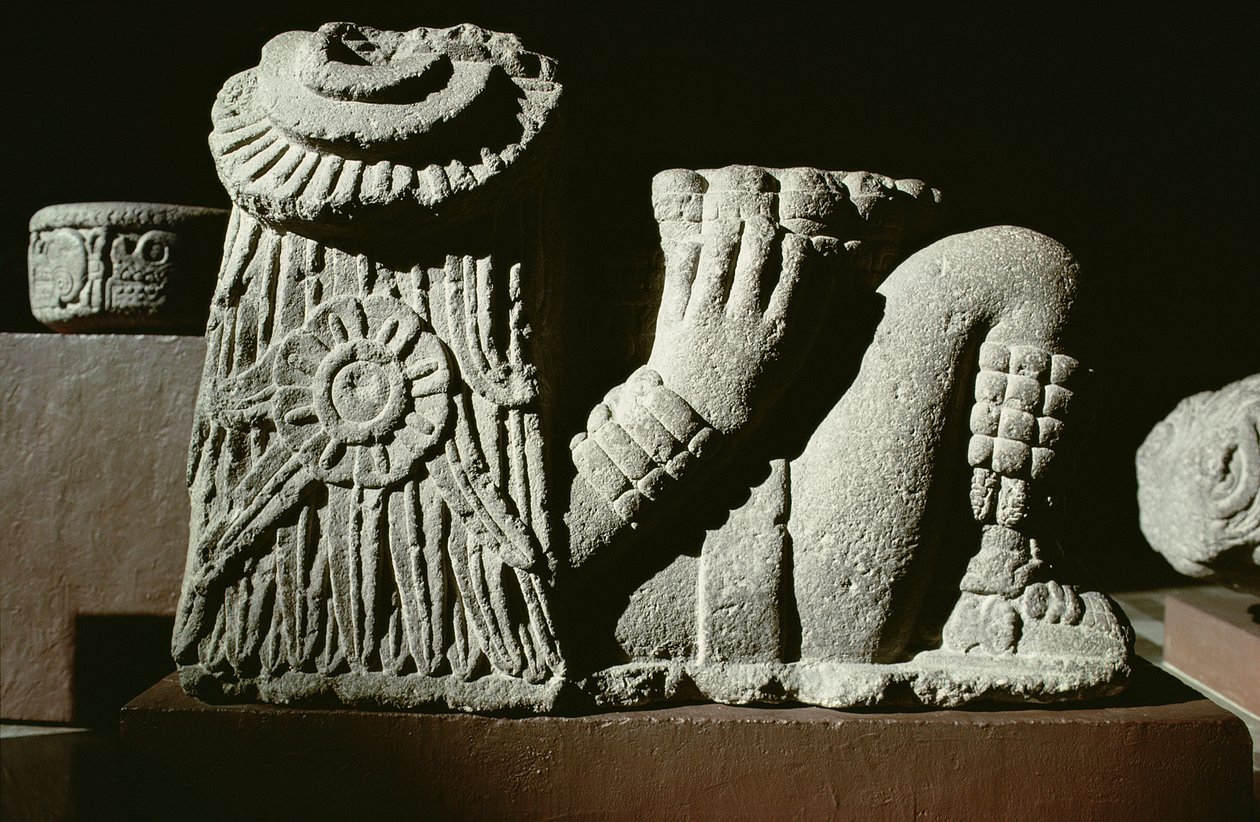 Leżący bóg słońca z tarczą kalendarza słonecznego we włosach autorstwa Aztec