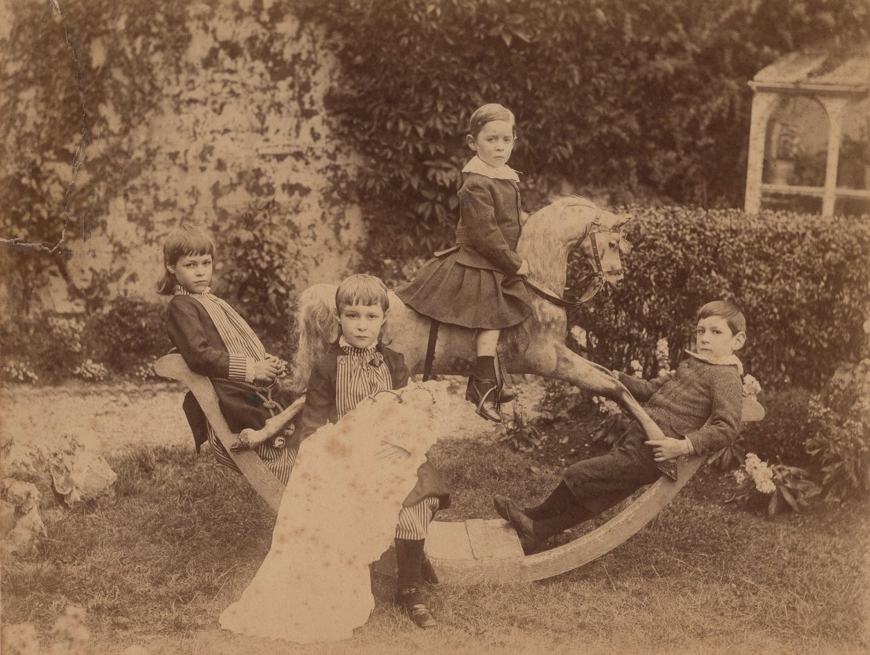Dzieci na koniu na biegunach, ok. 1890 (mc. zdjęcie) autorstwa B. Thomas