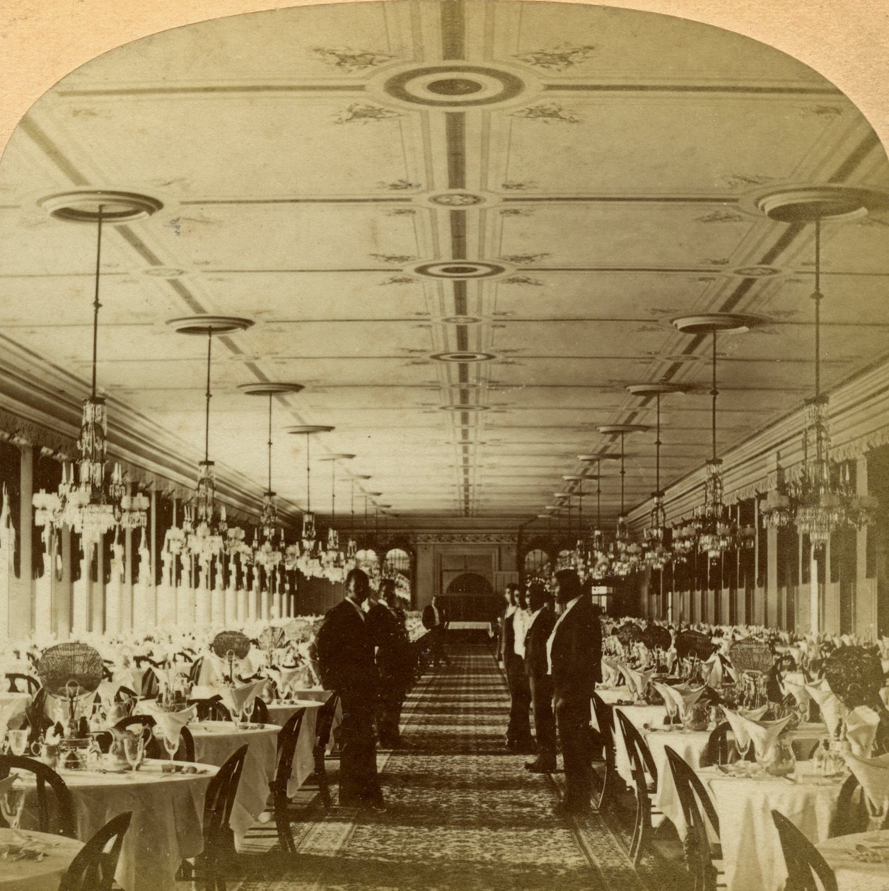 Jadalnia, Grand Union Hotel, Saratoga, Nowy Jork, USA. autorstwa B. W. Kilburn