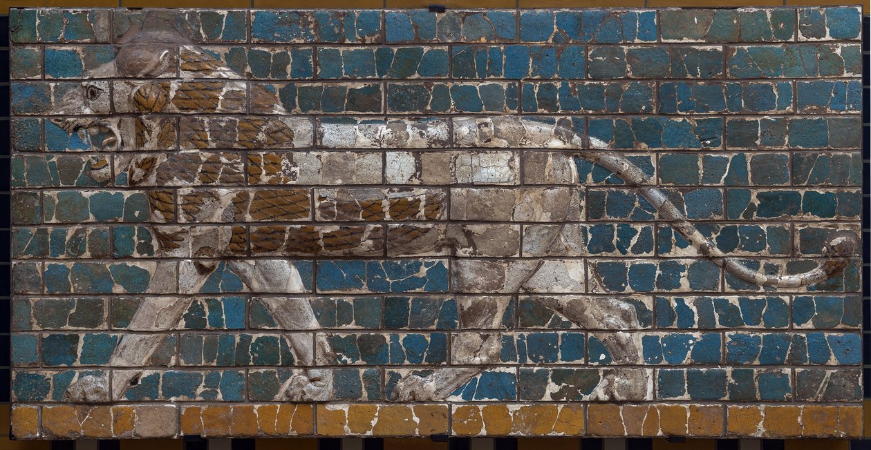 Procesja Droga Babilonu pod panowaniem Nabuchodonozora II (605-562 pne): fragment Bramy Isztar przedstawiający ceglanego lwa mojżeszowego. Babilon - Muzeum Archeologiczne w Stambule autorstwa Babylonian