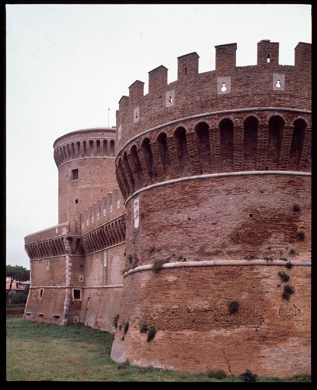 Sztuka średniowieczna: widok zamku papieża Juliusza II (Giulio) zrealizowany przez architekta Baccio Pontelli (ok. 1450-1494), Gregoriopolis autorstwa Baccio Pontelli