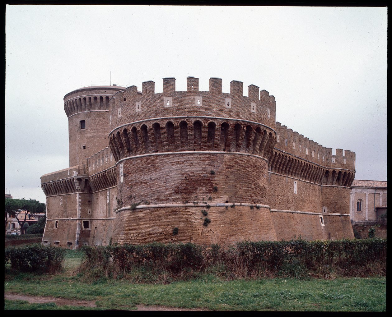 Sztuka średniowieczna: widok zamku papieża Juliusza II (Giulio) zrealizowany przez architekta Baccio Pontelli (ok. 1450-1494), Gregoriopolis autorstwa Baccio Pontelli