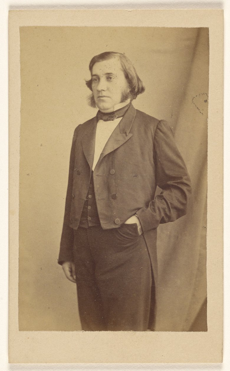 [Niezidentyfikowany mężczyzna z baraniną, stojący]. autorstwa Bailly and Maurice