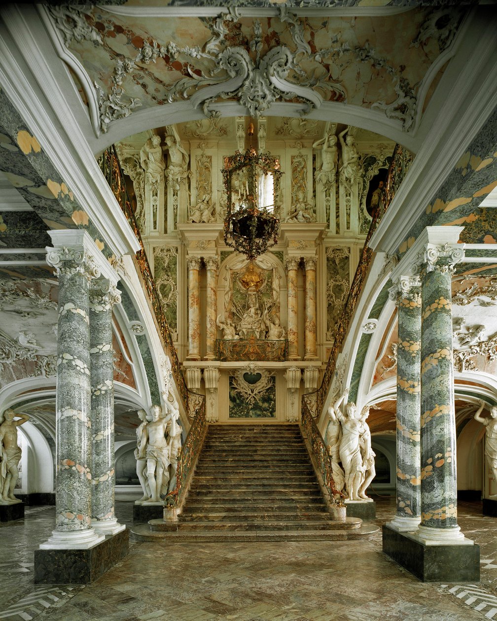 Widok na wielkie schody zamku Augustusburg zaprojektowane przez architekta Johanna Balthasara Neumanna (1687-1753), Bruhl, Niemcy autorstwa Balthasar Neumann