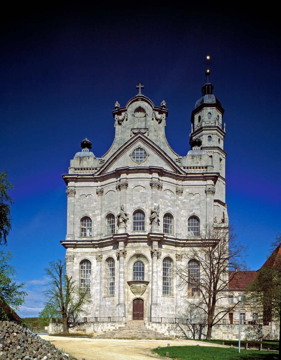 Widok fasady klasztoru autorstwa architekta Johanna Balthasara Neumanna (1687-1753) Neresheim, Niemcy autorstwa Balthasar Neumann