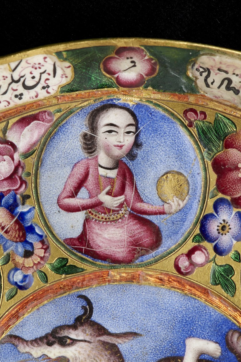 Misa z pokrywką, spodek i łyżka z dekoracją astrologiczną, początek XIX w. autorstwa Baqir