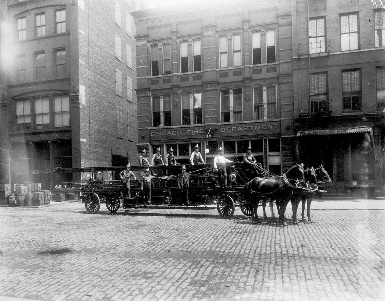 Maszynownia nr 40 straży pożarnej w Chicago, Chicago, Illinois, USA, ok. 1905 (zdjęcie czarno-białe) autorstwa Barnes and Crosby