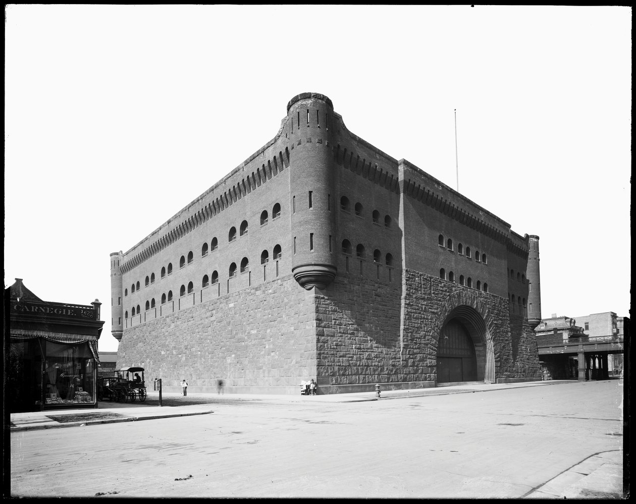 Zbrojownia pierwszego pułku, Chicago, Illinois, USA, ok. 1891 (zdjęcie czarno-białe) autorstwa Barnes and Crosby