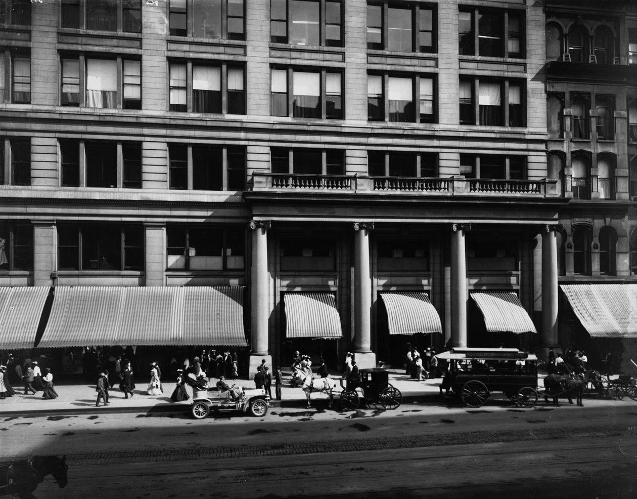 Marshall Field and Company, Chicago, Illinois, USA, ok. 1905 (zdjęcie czarno-białe) autorstwa Barnes and Crosby