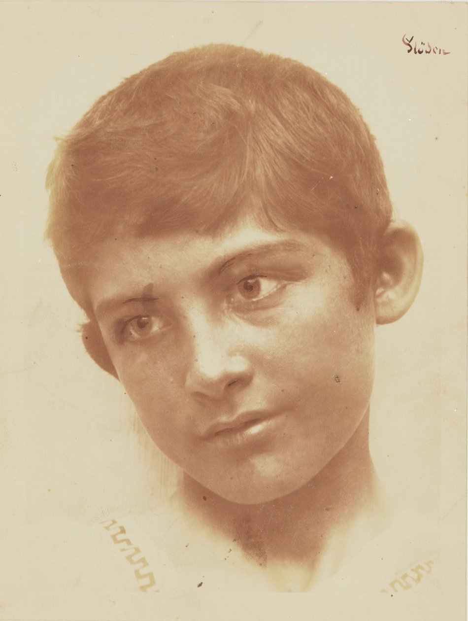 Młody chłopiec autorstwa Baron Wilhelm von Gloeden