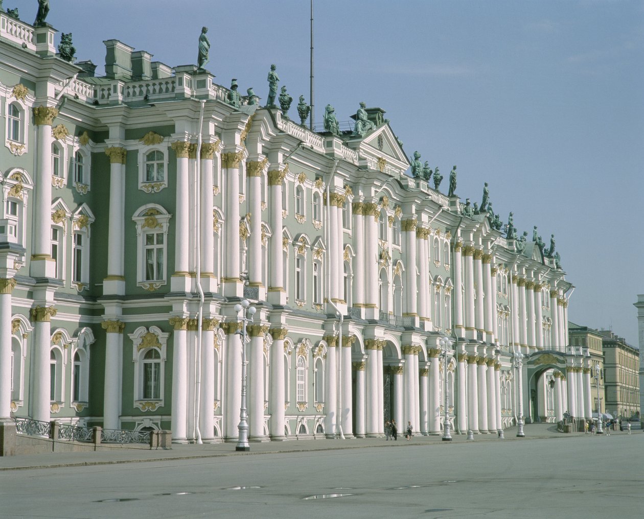 Widok elewacji południowej z Placu Pałacowego, wybudowany w latach 1753-62 autorstwa Bartolomeo Franceso Rastrelli