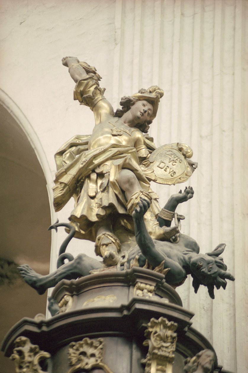 Ambona, zwana także Amboną Prawdy, szczegół: Św. Michał i smok, 1749 (pozłacane, drewno i intarsja) (zob. też 252679 i 252680) autorstwa Bavarian school