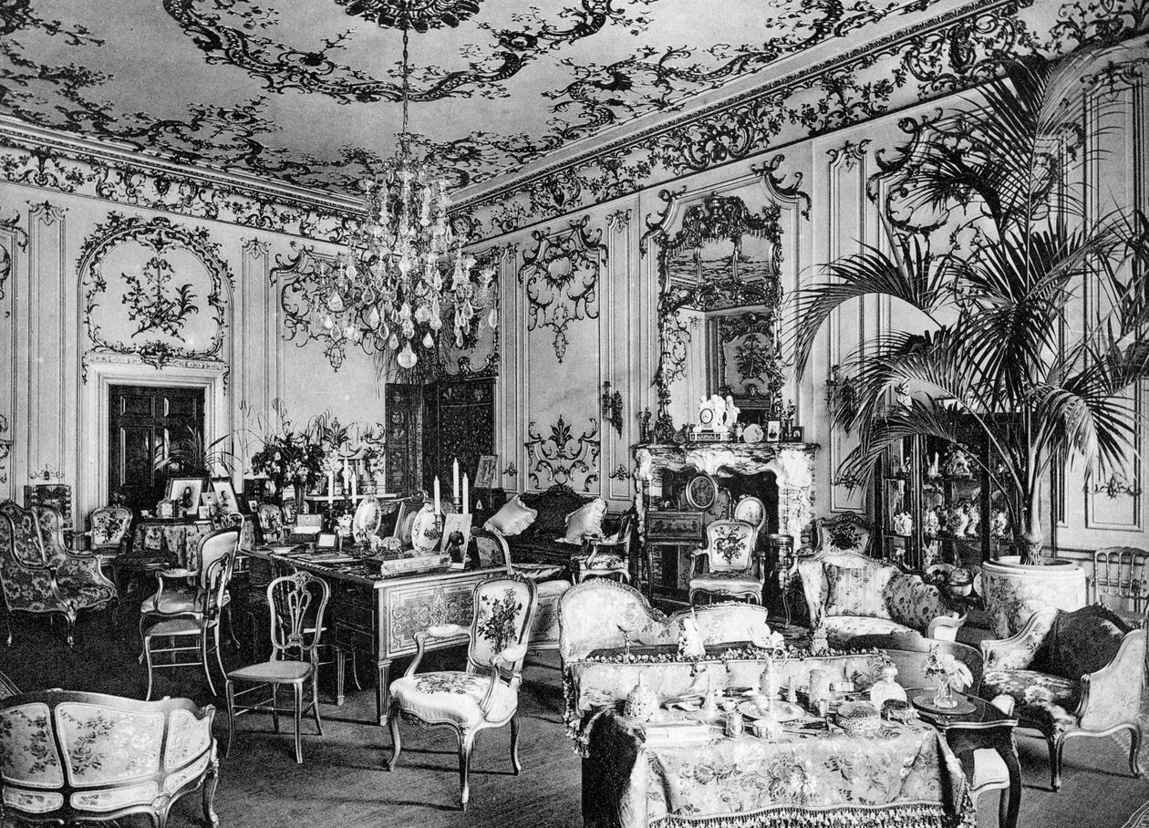 Salon, Chesterfield House, 1908. autorstwa Bedford Lemere and Company
