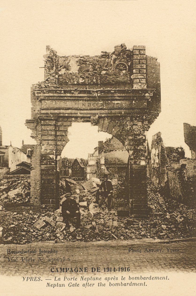 Brama Neptuna po bombardowaniu, Ypres autorstwa Belgian Photographer