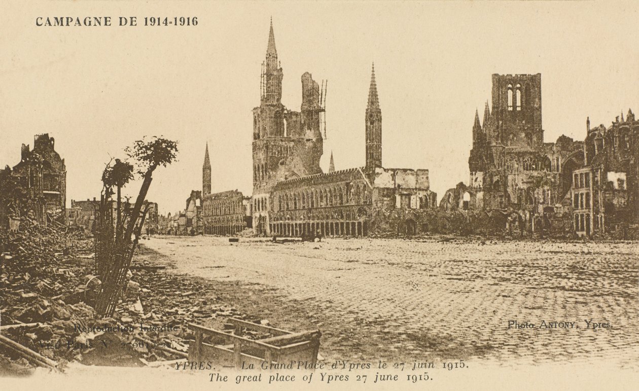 Grand Place, Ypres, 27 czerwca 1915 autorstwa Belgian Photographer