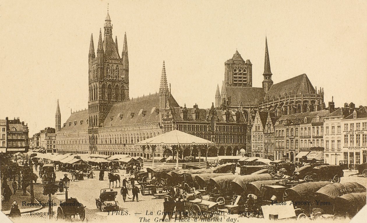 Grand Place w Dniu Targowym, Ypres, Belgia autorstwa Belgian Photographer