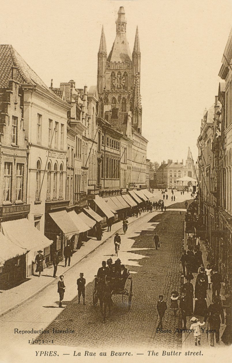 Rue au Beurre, Ypres autorstwa Belgian Photographer