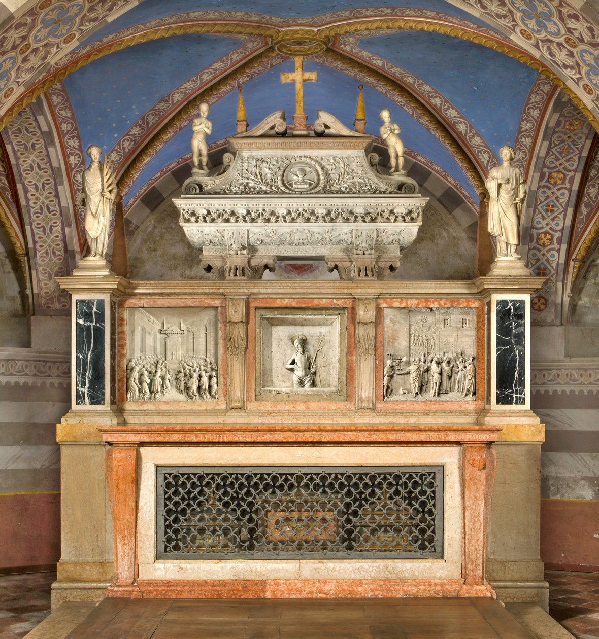 Krypta, ołtarz główny z Arką świętych Marcellina i Piotra Egzorcysty, wyk. Benedetto Briosco 1506-08, przekomponowany przez Matteo Galletti 1609 autorstwa Benedetto Briosco