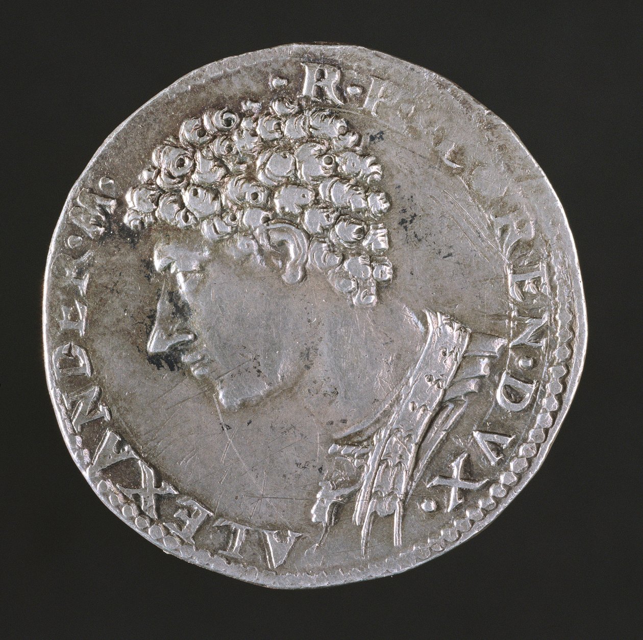 Awers srebrnej monety Alessandro De Medici (1511-74) Napis: ALEXANDER MED R P FLOREN DVX, bity 1532-37 (rewers patrz 108640) autorstwa Benvenuto Cellini