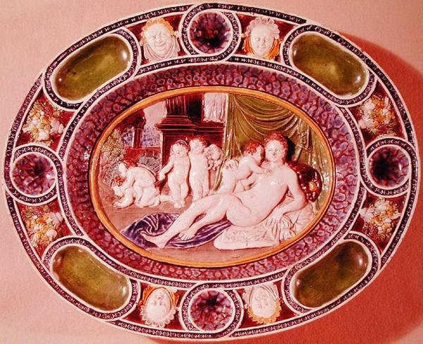 Talerz owalny przedstawiający kobietę przedstawiającą płodność (fajans) autorstwa Bernard Palissy