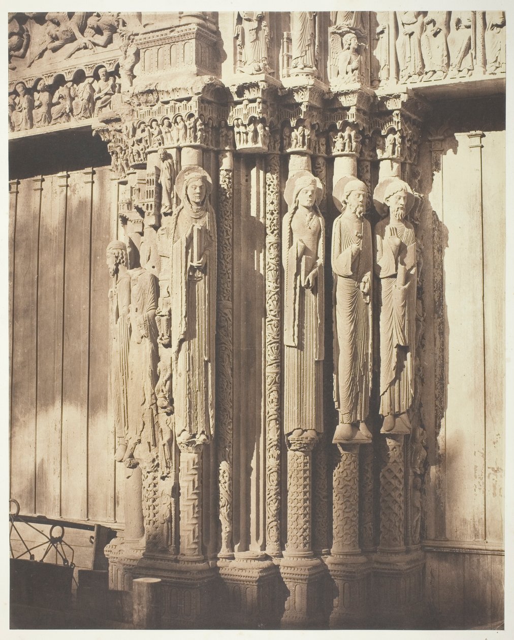 Katedra w Chartres, fasada zachodnia; portal królewski, zatoka środkowa autorstwa Bisson Frères