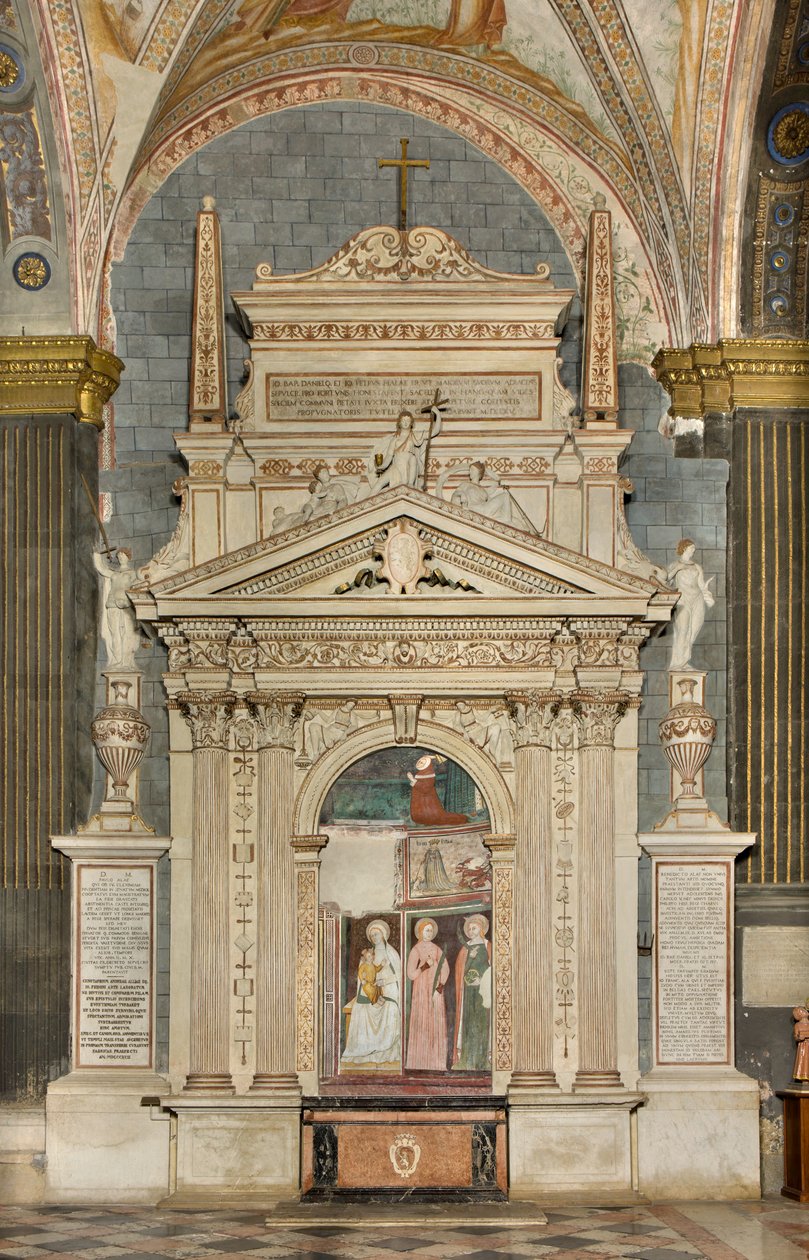 Północny transept, ołtarz św. Michała Archanioła, za ołtarzem freski Bonifacego Bembo, św. Akwiliny i św. Katarzyny Aleksandryjskiej Dziewica z Dzieciątkiem, powyżej symbol Umilitasa autorstwa Bonifacio Bembo