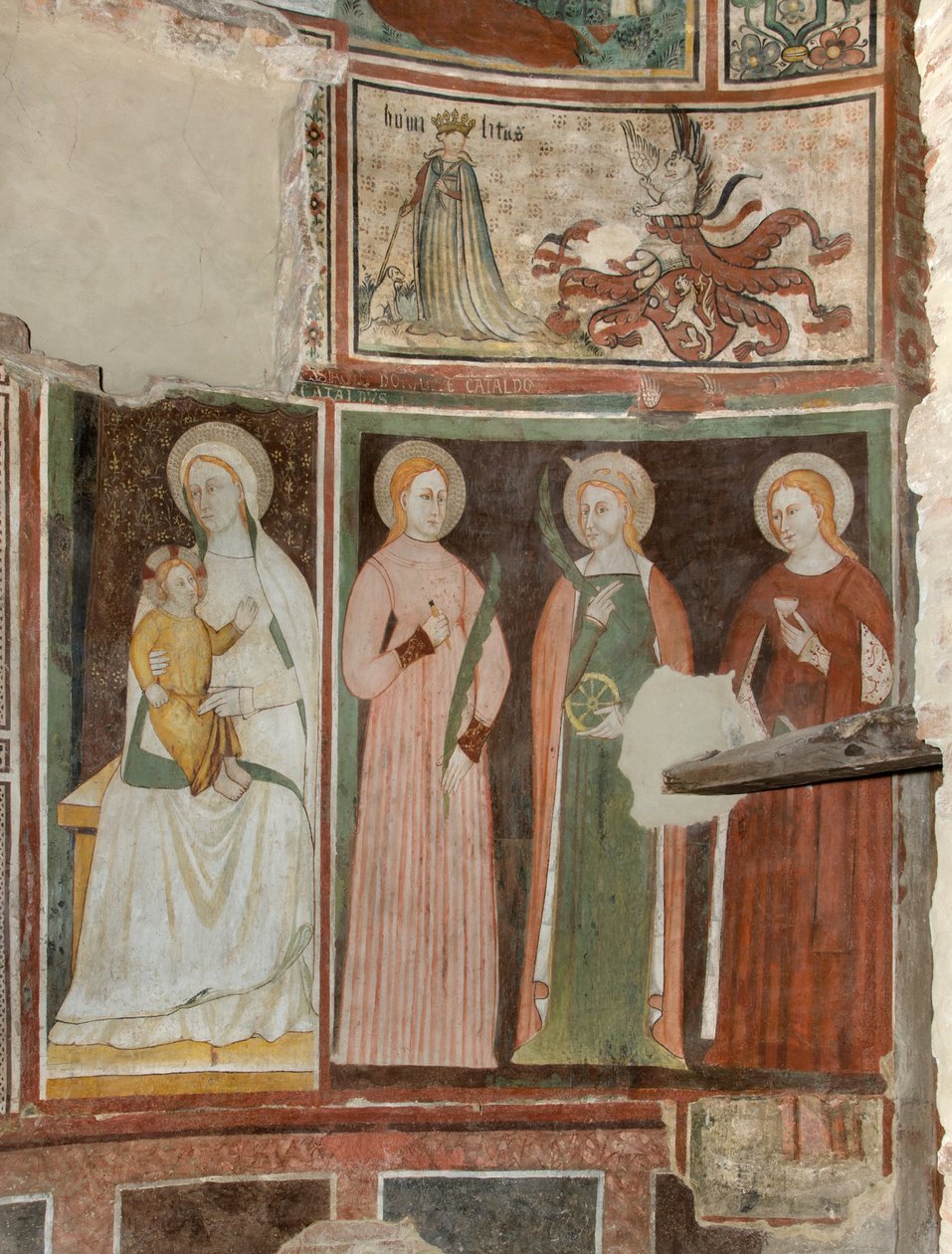 Północny transept, ołtarz św. Michała Archanioła, za ołtarzem freski Bonifacego Bembo, św. Akwiliny i św. Katarzyny Aleksandryjskiej Dziewica z Dzieciątkiem, powyżej symbol Umilitasa autorstwa Bonifacio Bembo