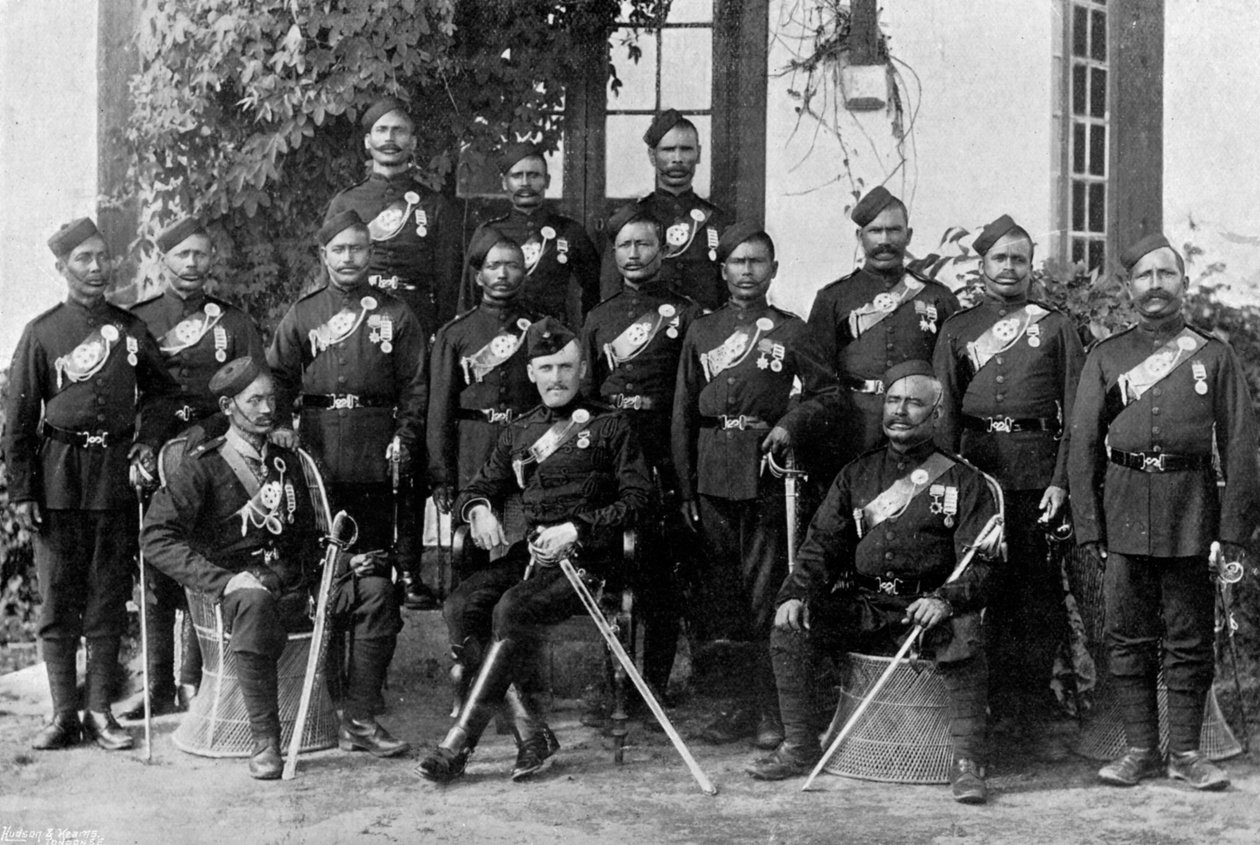 Miejscowi oficerowie 44. Gurkhas, armia indyjska, 1896 autorstwa Bourne and Shepherd