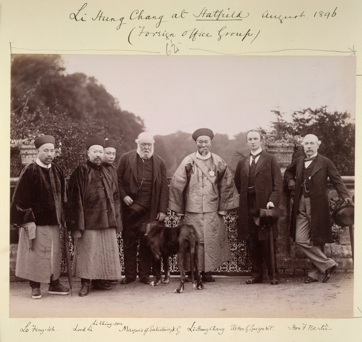 Li Hung Chang w Hatfield (Foreign Office Group), sierpień 1896 (zdjęcie czarno-białe) autorstwa British Photographer