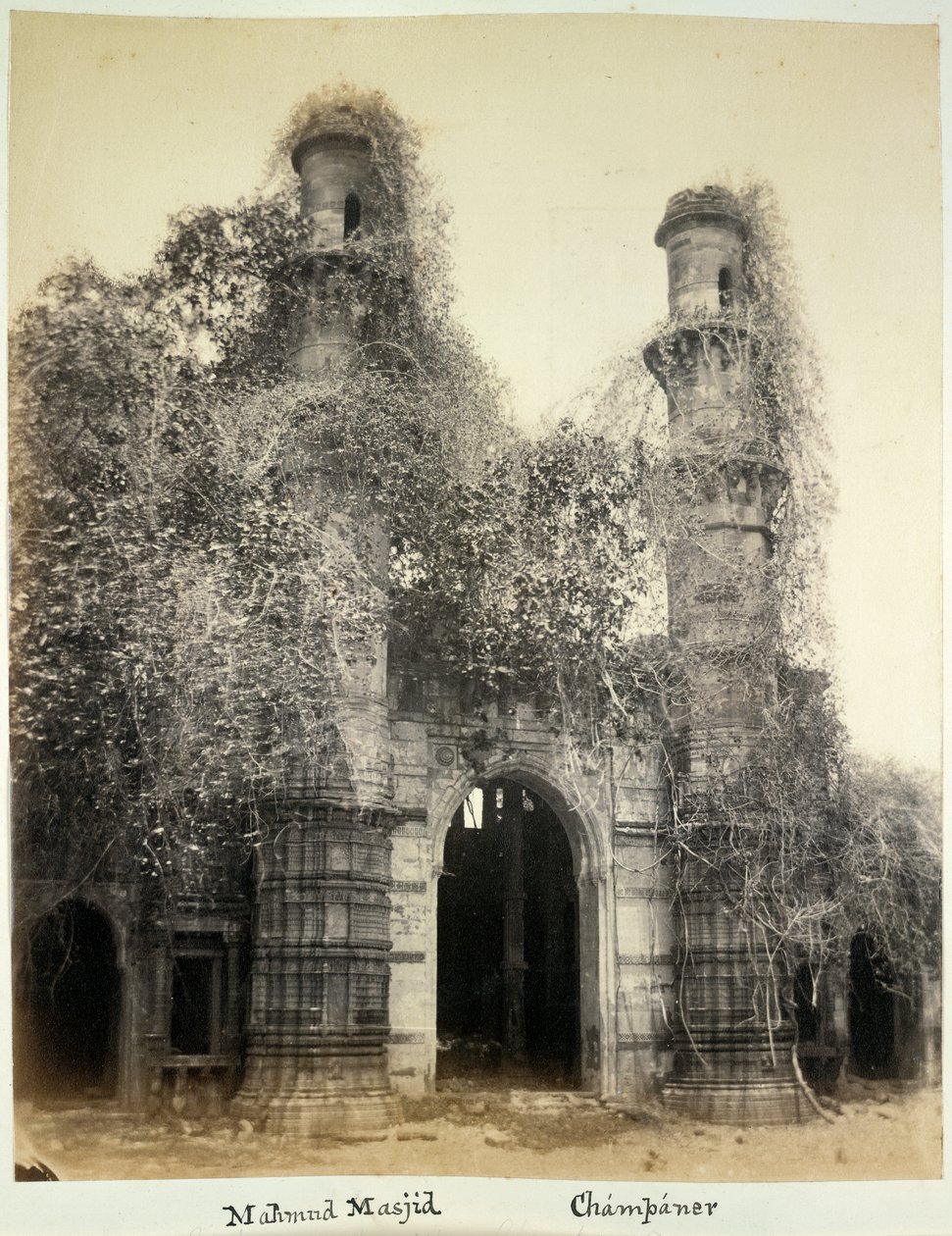 Mahmud Masjid (Nagina Masjid), Champaner, ok. 1875 (zdjęcie czarno-białe) autorstwa British Photographer