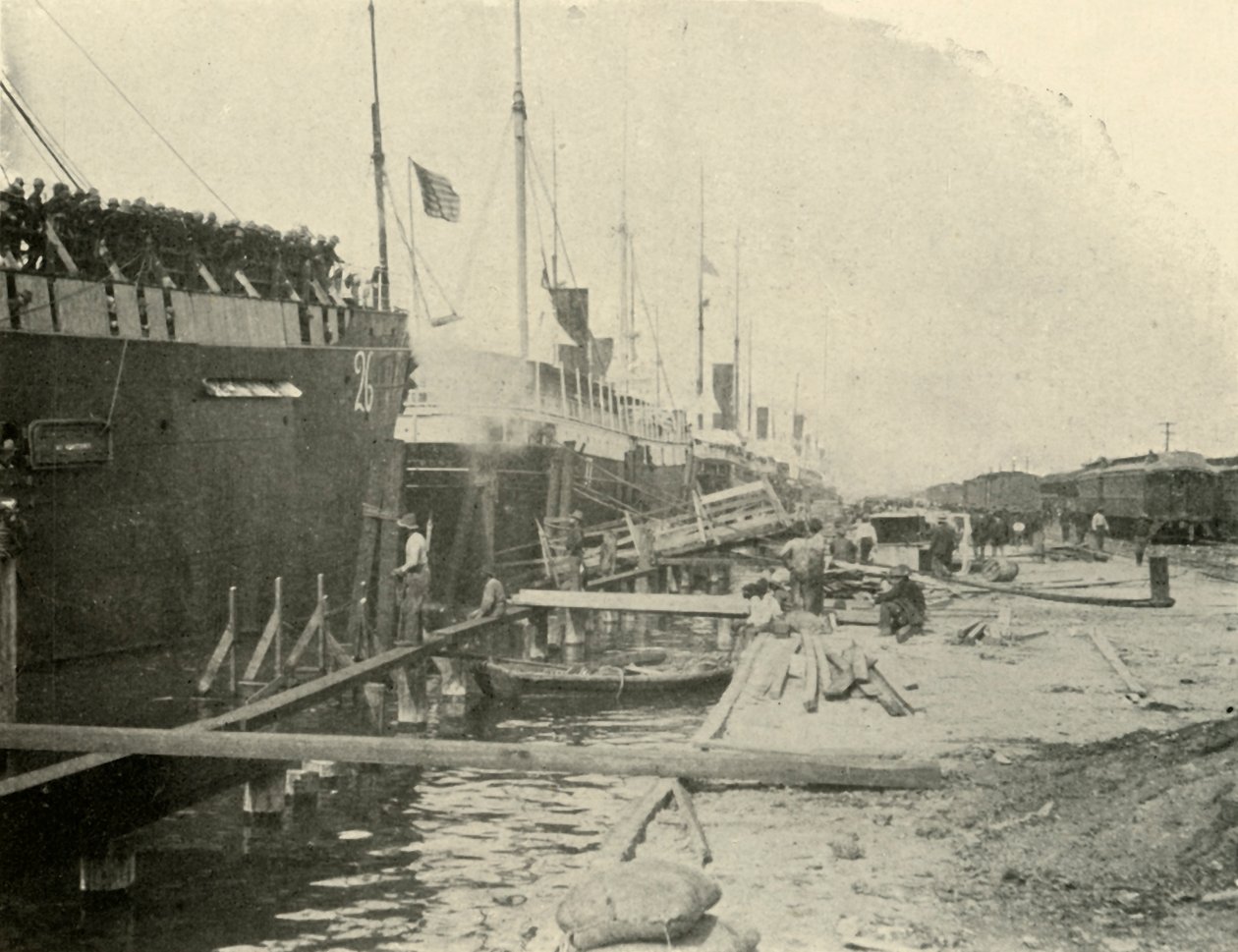 At the Dock, 10 czerwca, wojna hiszpańsko-amerykańska, 1898, 1899. autorstwa Burr McIntosh