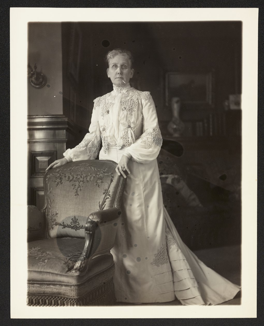 Pani John Arbuckle, ok. 1900-10 (zdjęcie czarno-białe) autorstwa Burr William McIntosh