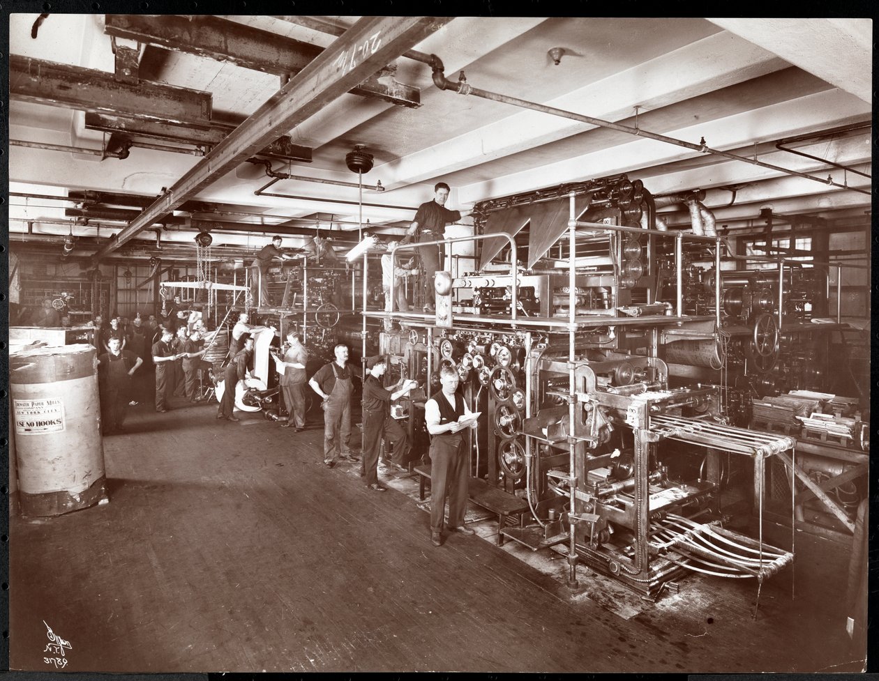 Pokój prasowy w wydawnictwie McCall Publishing Co., Nowy Jork, 1913 (odbitka żelatynowa) autorstwa Byron Company