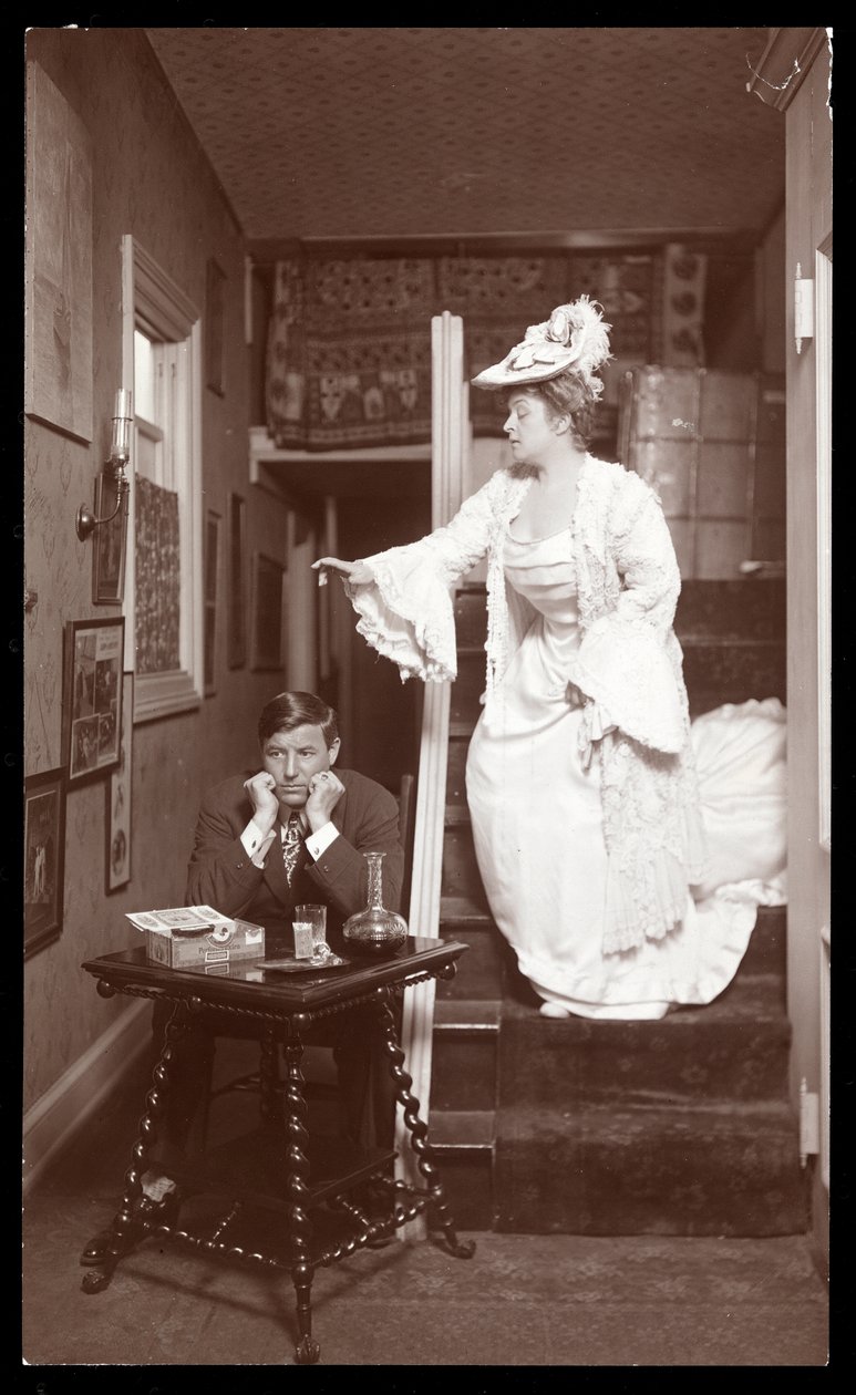 Amelia Bingham i C. Richmond pozują w jej mieszkaniu, 1905 (odbitka żelatynowa) autorstwa Byron Company