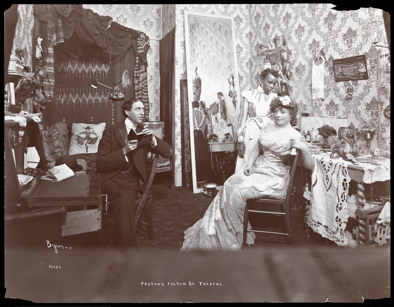 Corse Payton z żoną w swoim teatrze na Fulton Street, Nowy Jork, 1903 (odbitka żelatynowa) autorstwa Byron Company