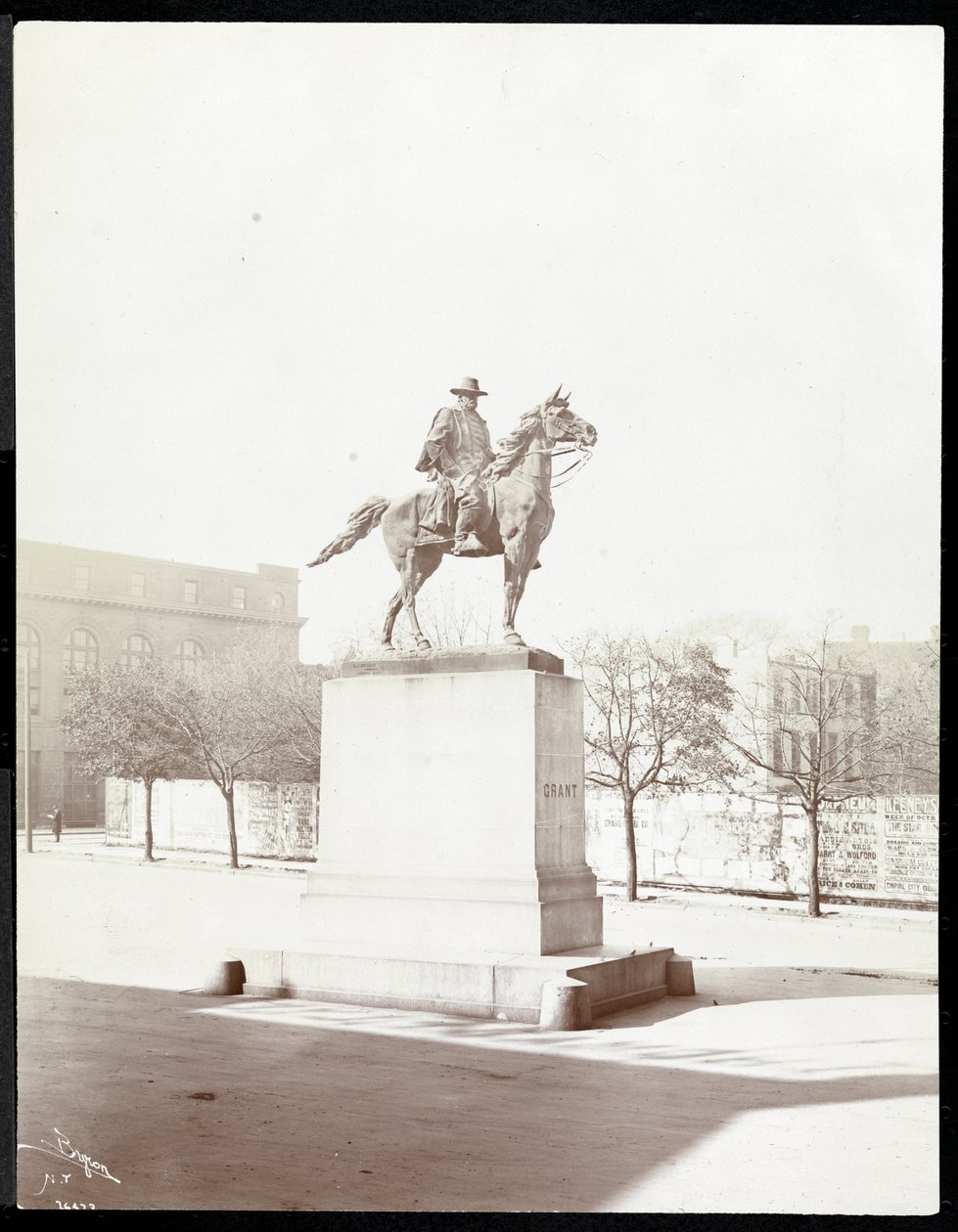 Pomnik konny generała Ulyssesa Simpsona Granta na Brooklynie, Nowy Jork, 1908 (srebrny odbitka żelatynowa) autorstwa Byron Company