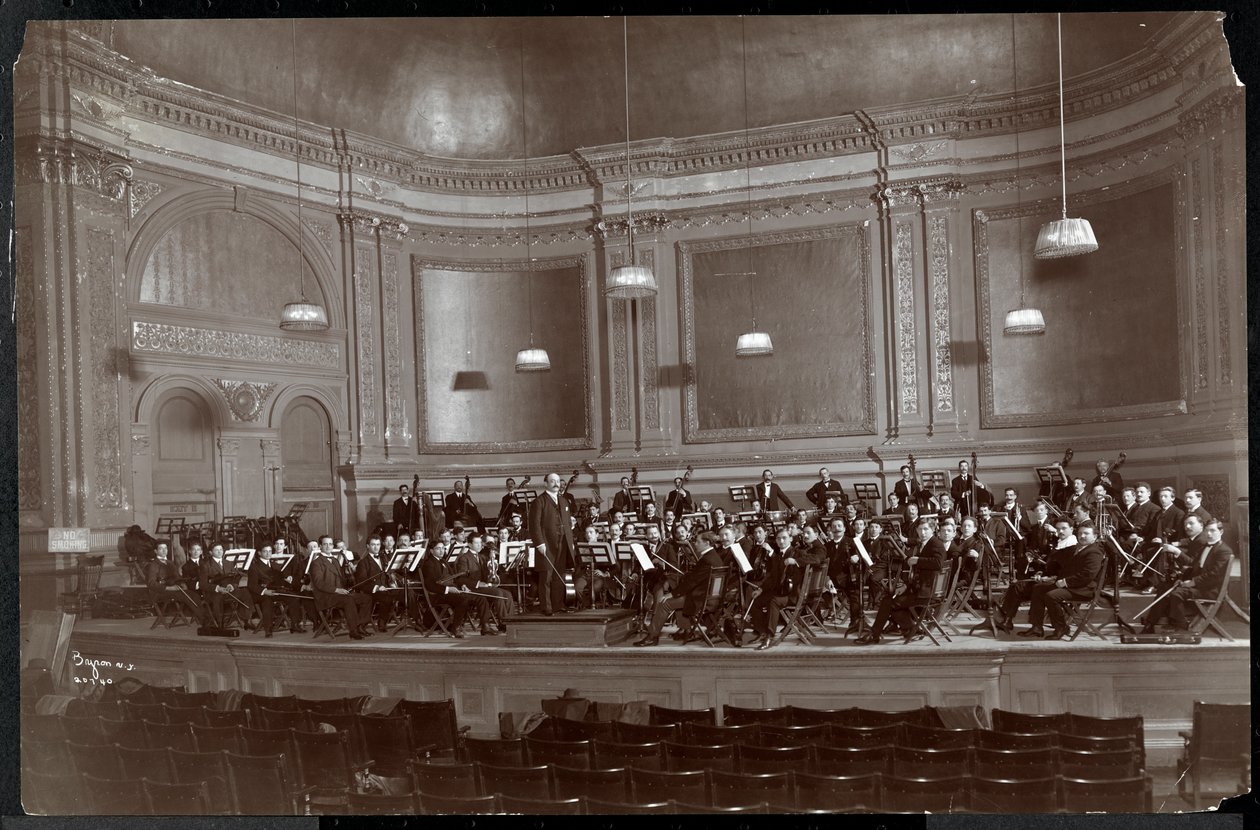 Pełna orkiestra na scenie, Nowy Jork, ok. 1912 (srebrny odbitka żelatynowa) autorstwa Byron Company