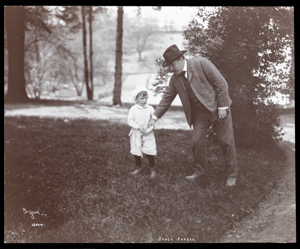 Sędzia Parker, 1904 (srebrny odcisk żelatynowy) autorstwa Byron Company