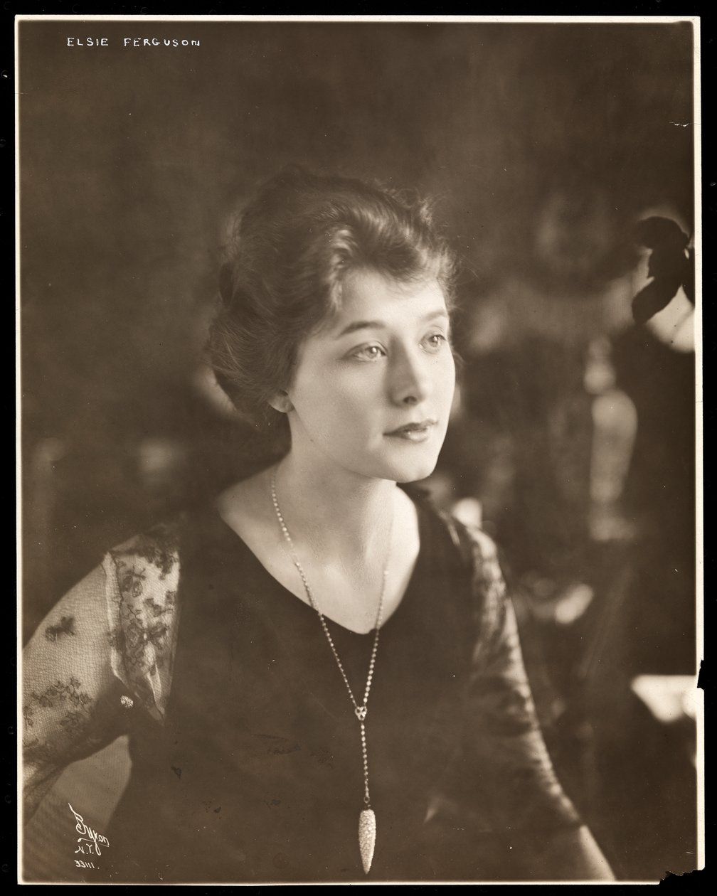 Portret Elsie Ferguson, ok. 1914 (odbitka żelatynowa) autorstwa Byron Company