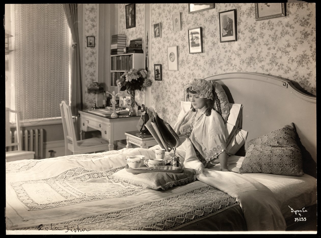 Portret Loli Fisher, ok. 1915 (srebrny odbitka żelatynowa) autorstwa Byron Company