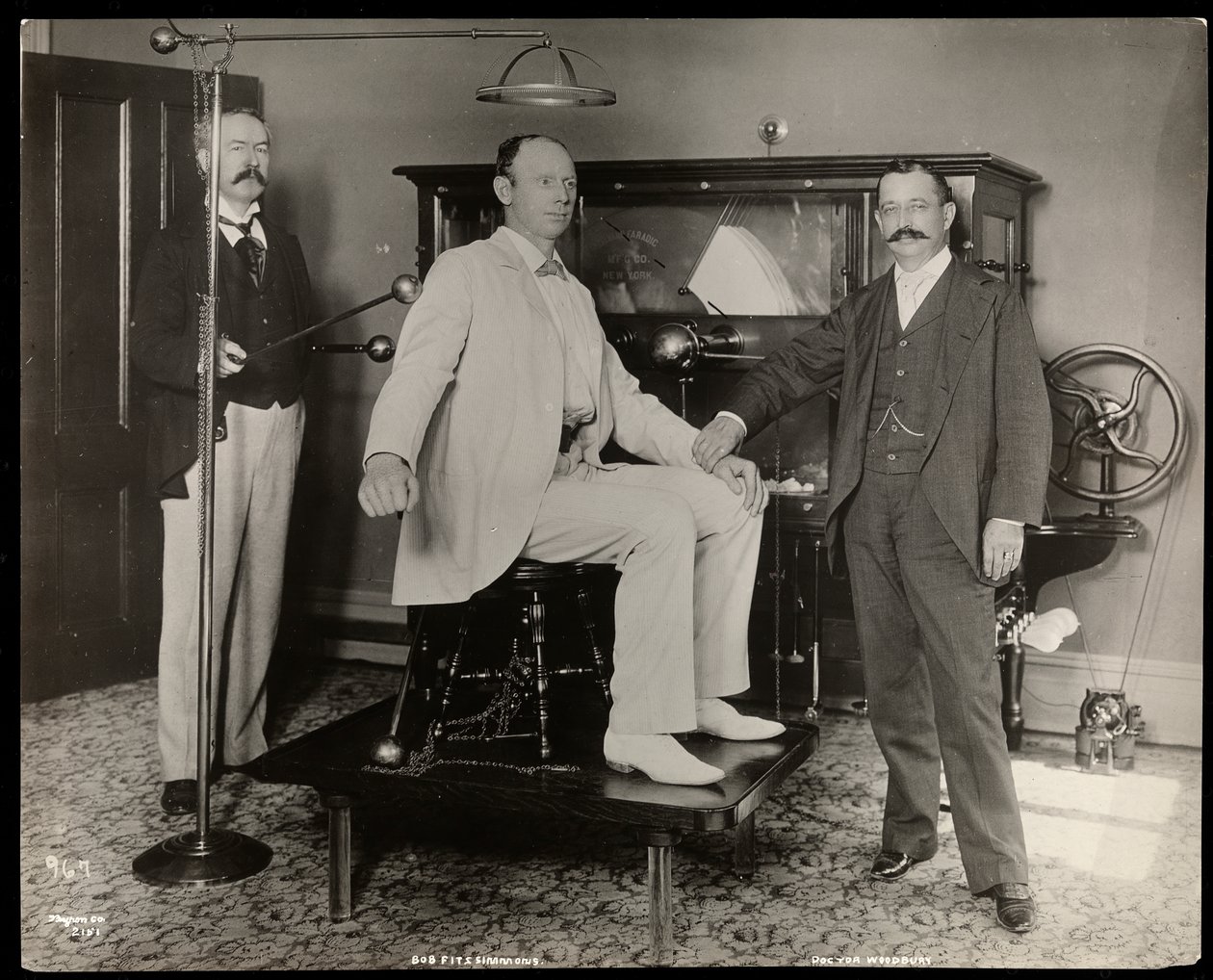 Zawodnik Robert Prometheus Fitzsimmons w gabinecie Dr. Woodbury