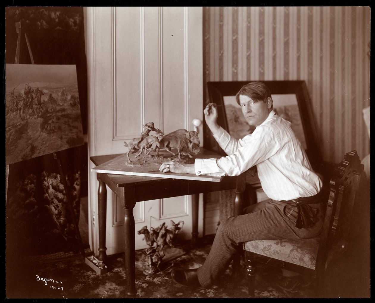Russell the Cowboy Artist, 1905 (srebrny odbitka żelatynowa) autorstwa Byron Company