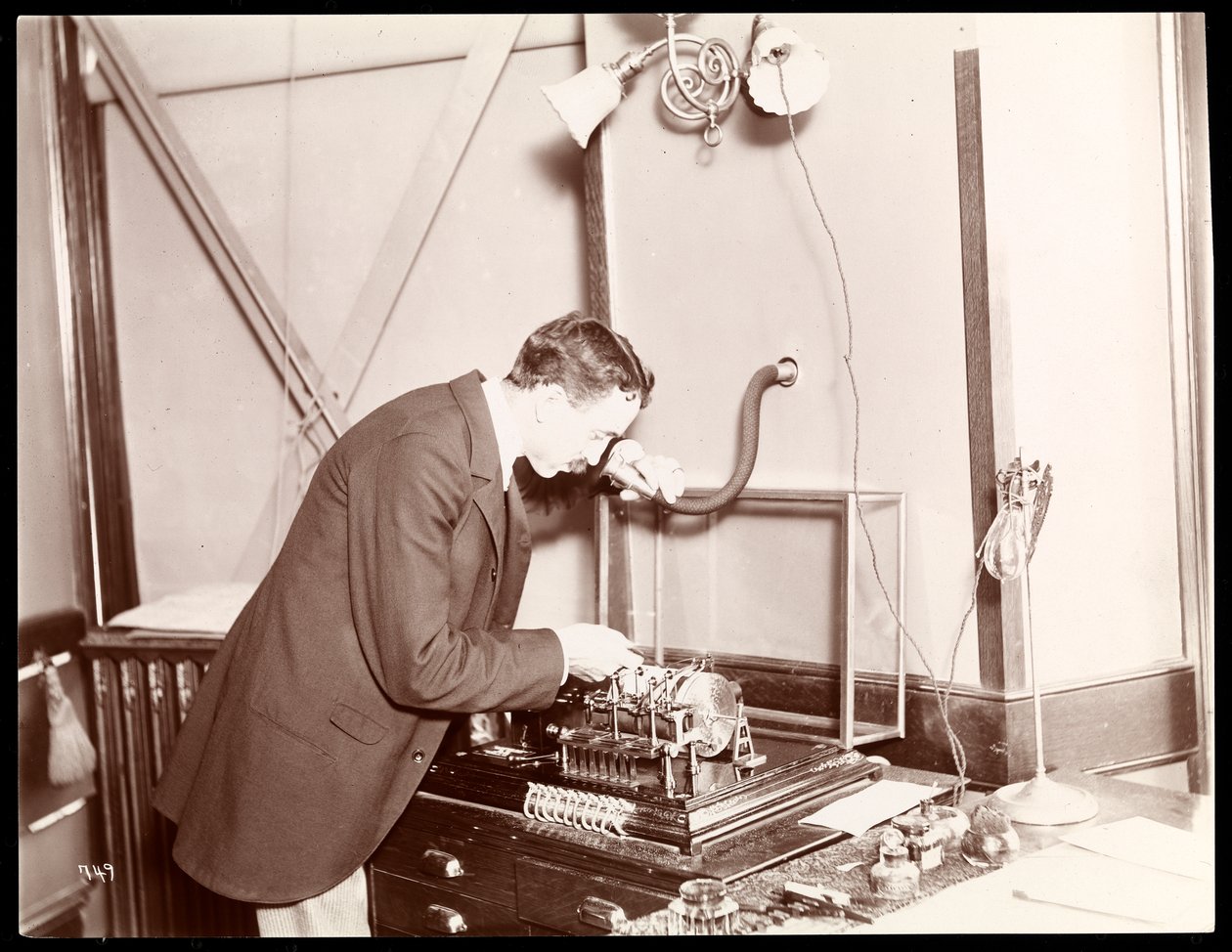 Sierżant Dunn na stacji meteorologicznej, Nowy Jork, 1895 (srebrny odbitka żelatynowa) autorstwa Byron Company