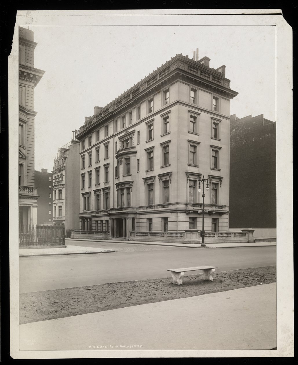 B.N. Rezydencja księcia przy 5th Avenue i East 89th Street, Nowy Jork, 1921 (srebrny odbitka żelatynowa) autorstwa Byron Company