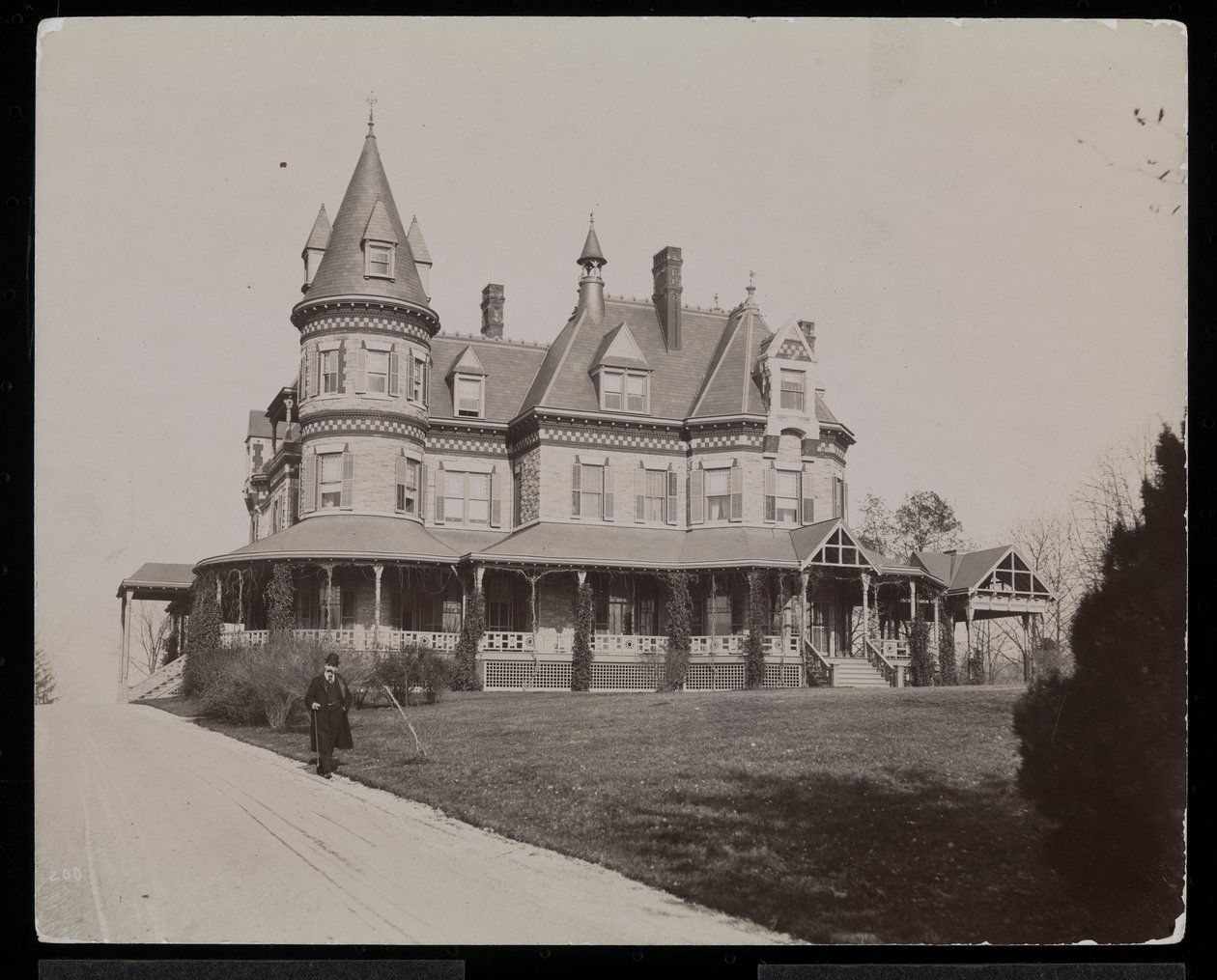 Rezydencja Edwina Goulda w Rhinecliffe lub Rhinebeck, Nowy Jork, 1893-94 (srebrny odbitka żelatynowa) autorstwa Byron Company