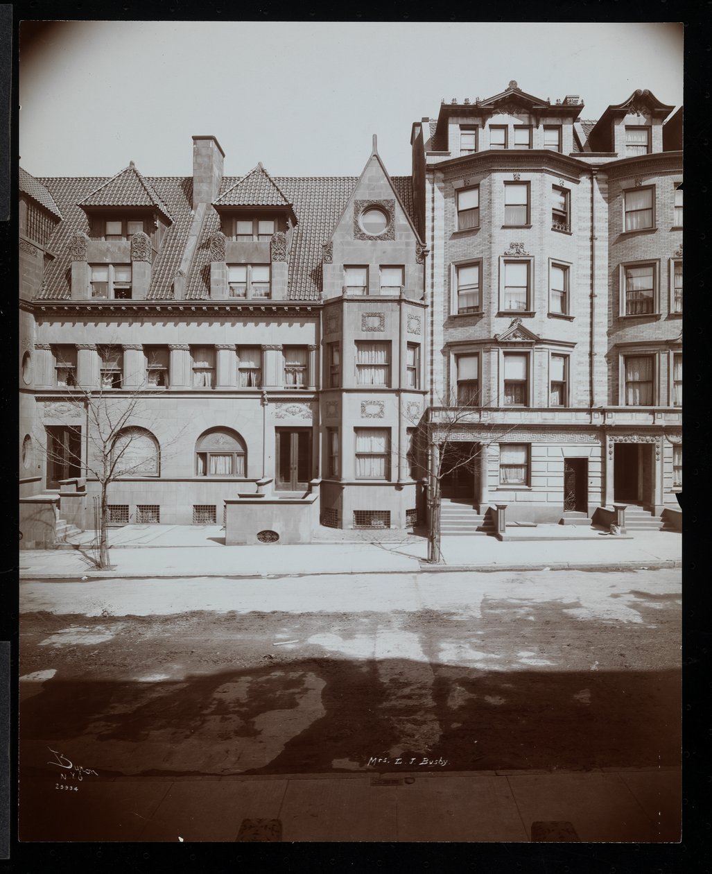 Rezydencja pani Leonard J. Busby przy 25 Montgomery Place, Brooklyn, Nowy Jork, 1907 (srebrny odbitka żelatynowa) autorstwa Byron Company