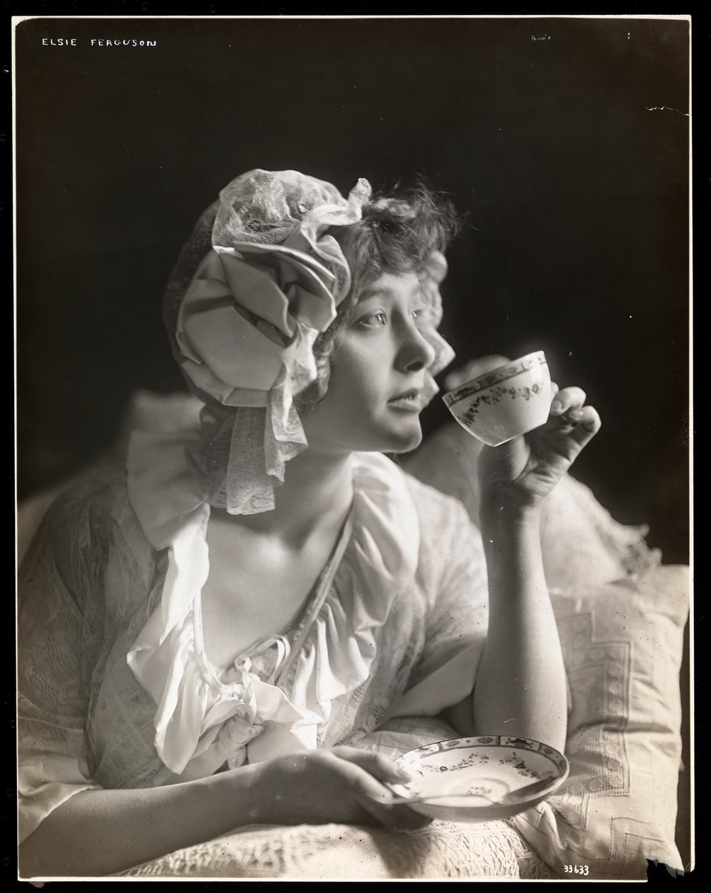 Nieznany obraz autorstwa Byron Company