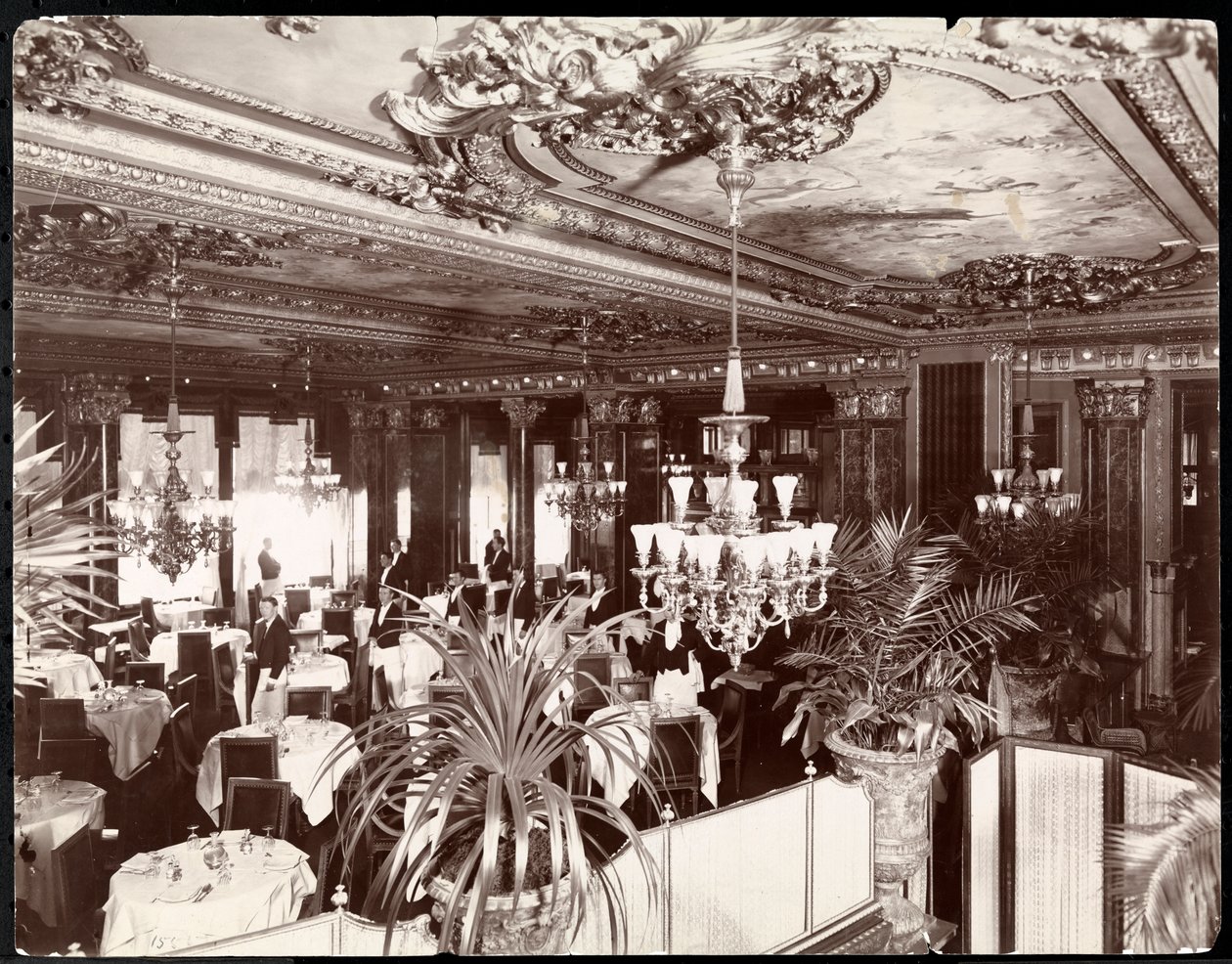 Jadalnia w Hotelu Savoy, ok.1895-96 (srebrna odbitka żelatynowa) autorstwa Byron Company
