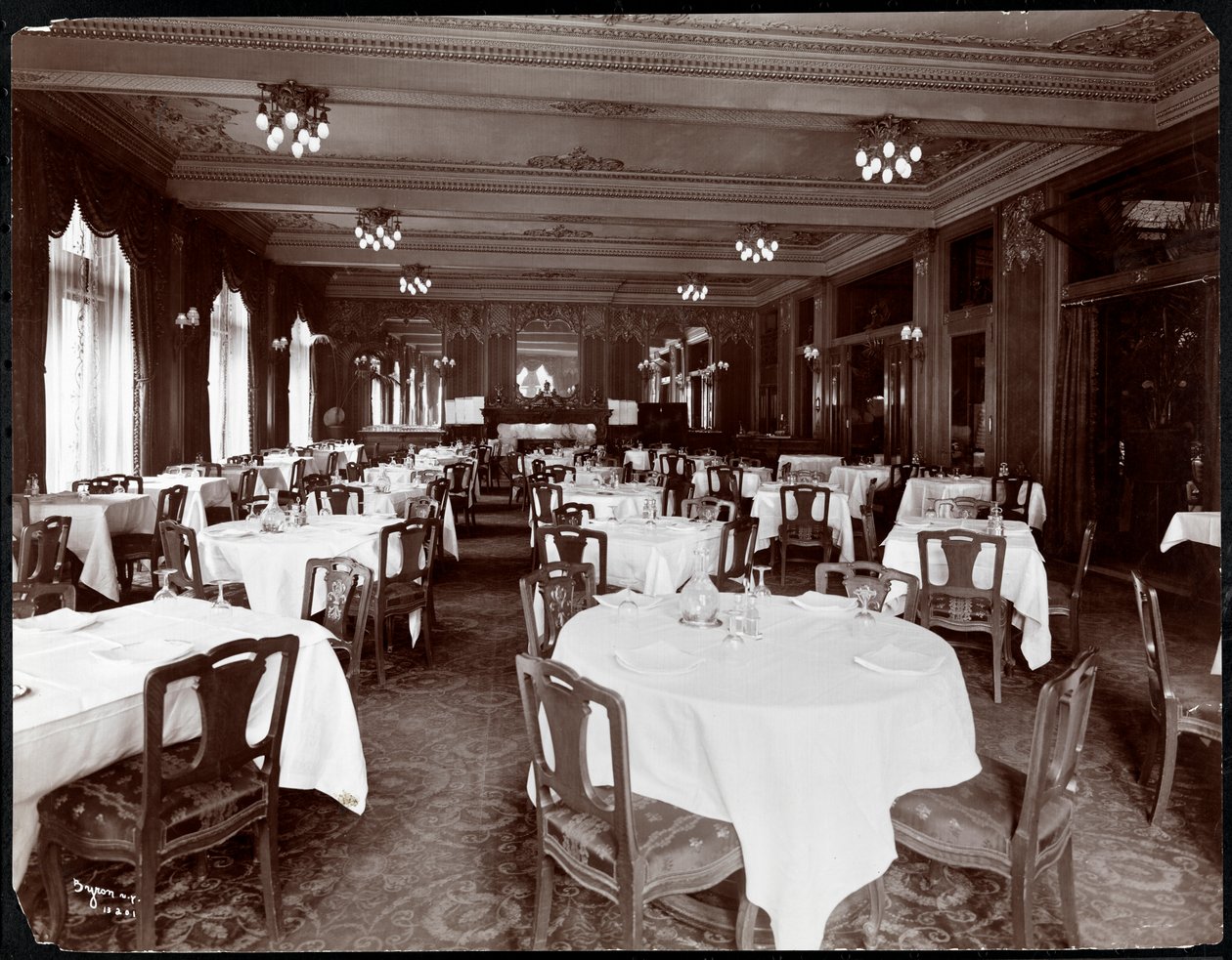Jadalnia w Hotelu Delmonico, 1902 (srebrny odbitka żelatynowa) autorstwa Byron Company